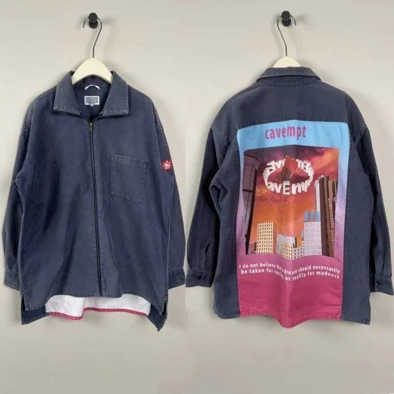 Куртка унисекс CAVEMPT с принтом «Мечтательное космическое здание», свободного кроя, с воротником-стойкой, на молнии, из хлопка, для мужчин и женщин
Куртка унисекс CAVEMPT с принтом «Мечтательное космическое здание», свободного кроя, с воротником-стойкой, на молнии, из хлопка, для мужчин и женщин