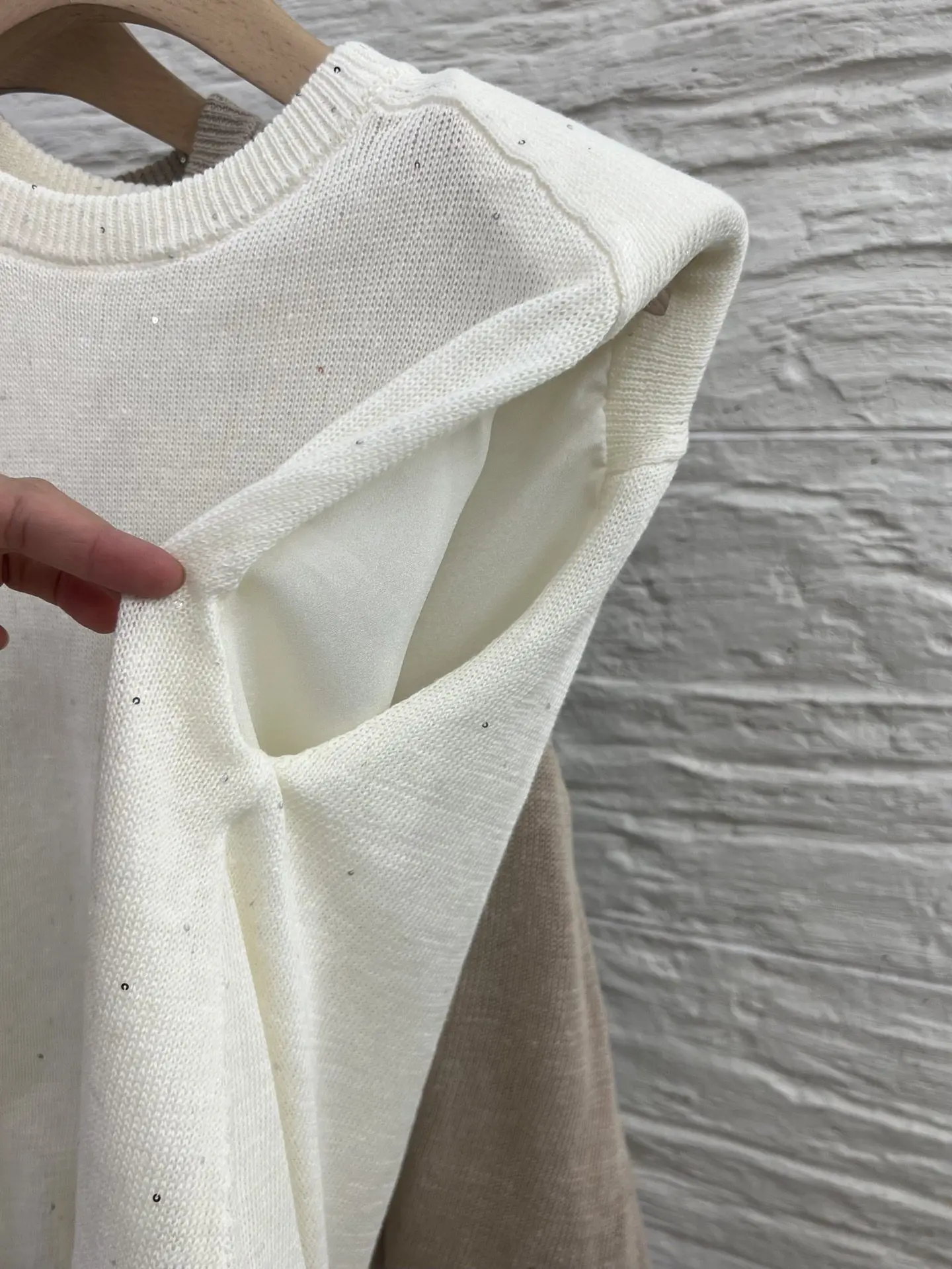 Simple Round Neck Sleeveless Knitted Linen Padded Shoulder Vest For Women, Lightweight And Breathable, Openwork Vest, Versatile
Simple Round Neck Sleeveless Knitted Linen Padded Shoulder Vest For Women, Lightweight And Breathable, Openwork Vest, Versatile