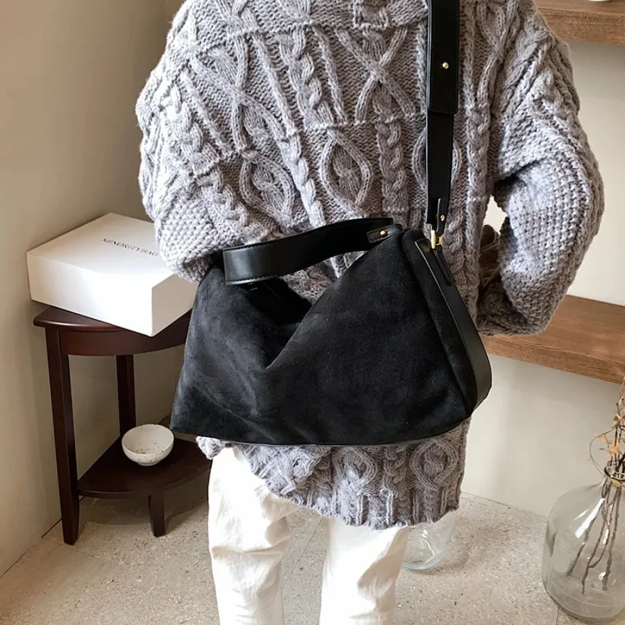 New large-capacity fashion trend crossbody bag retro texture leisure trend handbag senior sense of single shoulder women's bag
New large-capacity fashion trend crossbody bag retro texture leisure trend handbag senior sense of single shoulder women's bag