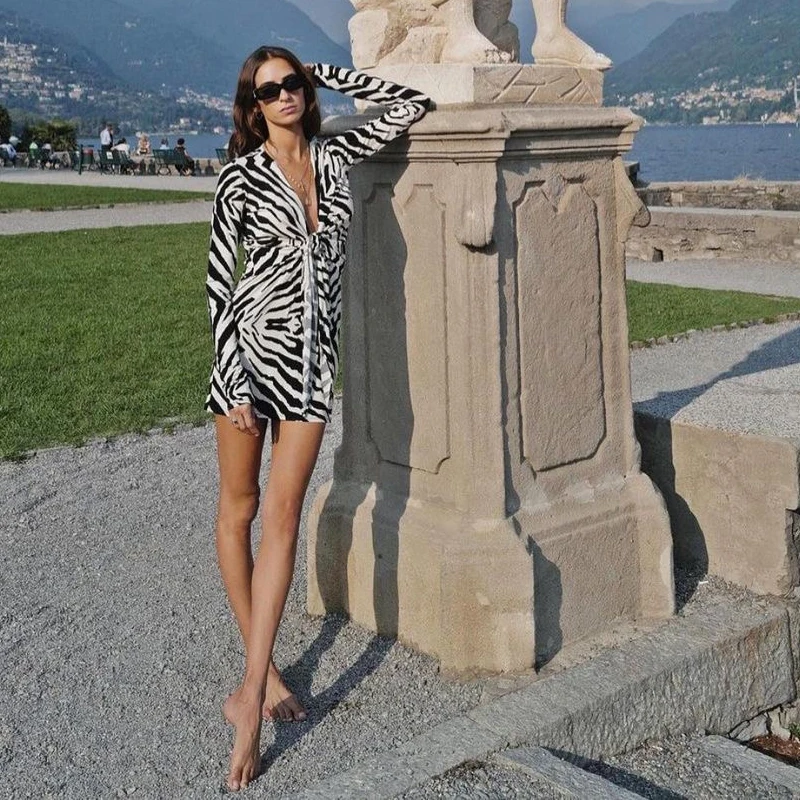 Spring Summer High Waist Slim Fit Skirt with Belt Long Sleeve Zebra Pattern Sexy Girl Street Style V Neck a Line Skirt
Spring Summer High Waist Slim Fit Skirt with Belt Long Sleeve Zebra Pattern Sexy Girl Street Style V Neck a Line Skirt