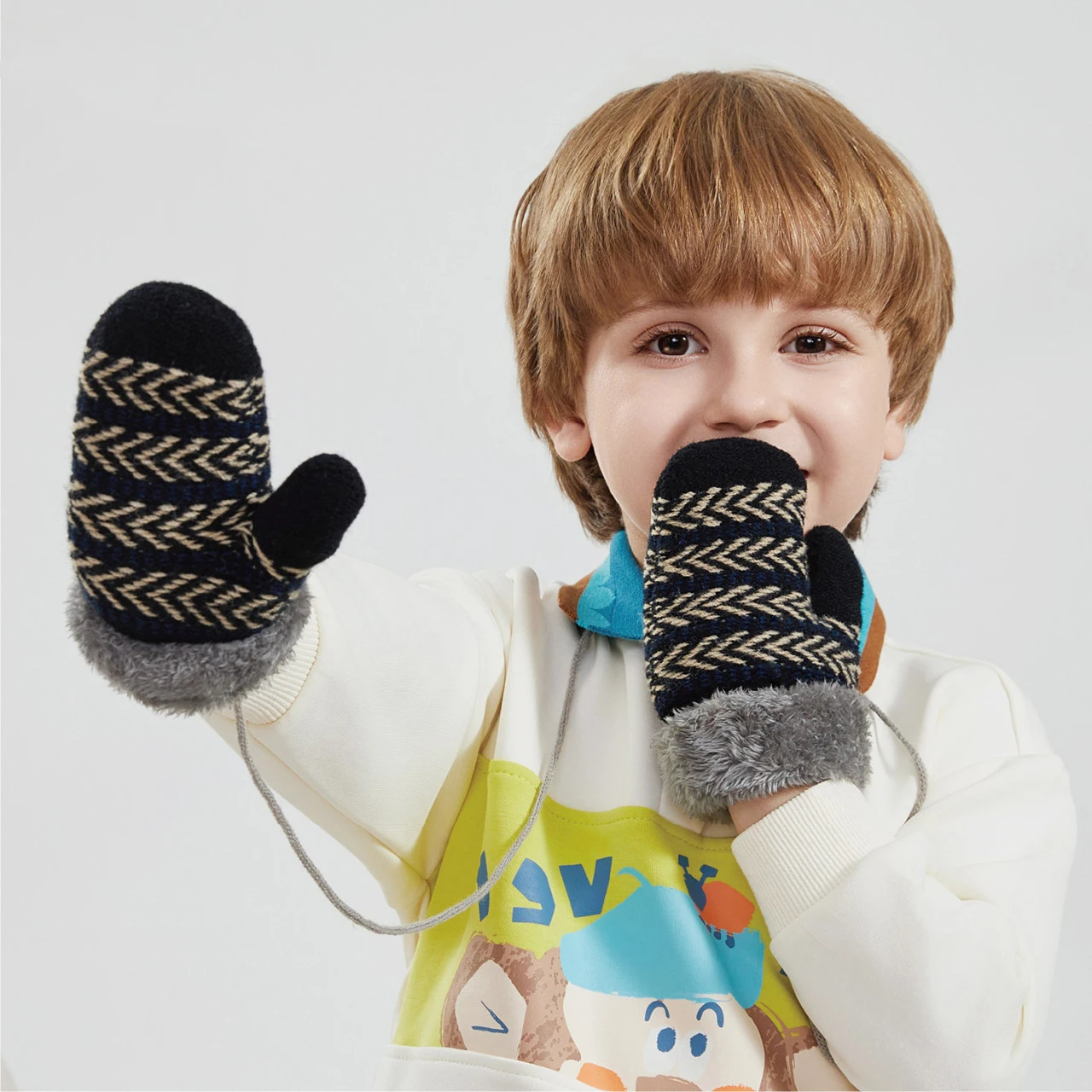 Антихолодные теплые детские лыжные перчатки, толстые бархатные висячие варежки на шею, 3-6 лет, плюшевые чехлы для рук для мальчиков и девочек, детские шерстяные вязаные перчатки
Антихолодные теплые детские лыжные перчатки, толстые бархатные висячие варежки на шею, 3-6 лет, плюшевые чехлы для рук для мальчиков и девочек, детские шерстяные вязаные перчатки