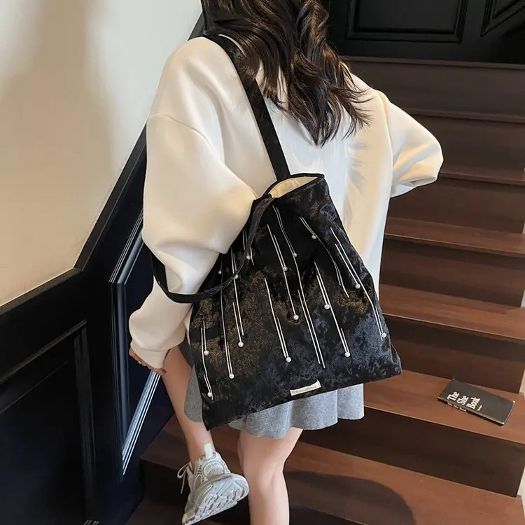 Modern Chic White Woven Handbag Elegant Crossbody Shoulder Bag Soft Purse with Detachable Long Shoulder Strap
Modern Chic White Woven Handbag Elegant Crossbody Shoulder Bag Soft Purse with Detachable Long Shoulder Strap