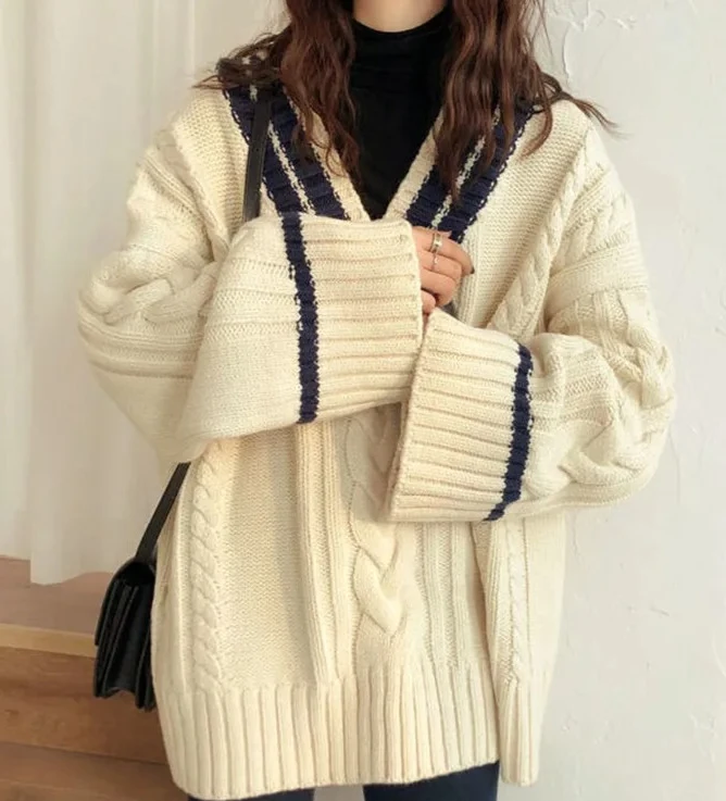Thickened V-Neck Sweater Women's Loose Fit Vintage Knitted Outerwear Autumn Winter College Style Korean Version
Thickened V-Neck Sweater Women's Loose Fit Vintage Knitted Outerwear Autumn Winter College Style Korean Version