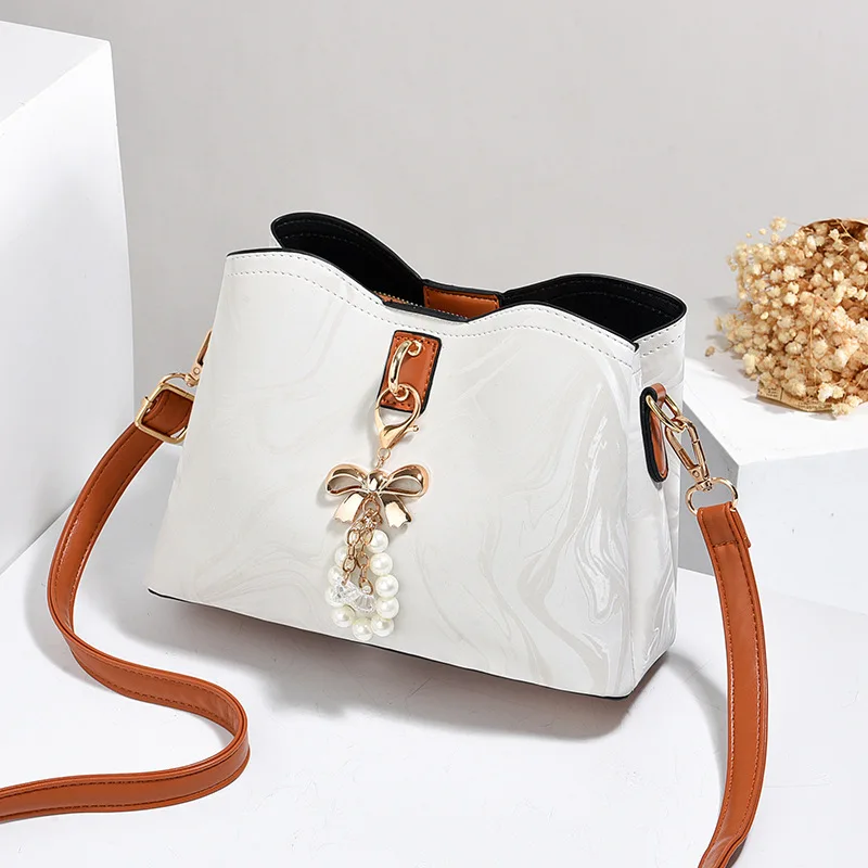 Minimalist Women's Bucket Bag 2025 New Fashion Contrast Color Small Square Bag Versatile Women's One Shoulder Crossbody Bag
Minimalist Women's Bucket Bag 2025 New Fashion Contrast Color Small Square Bag Versatile Women's One Shoulder Crossbody Bag