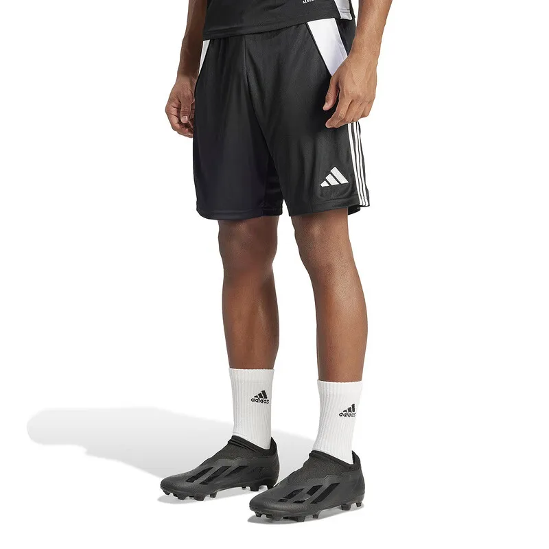 Спортивные шорты Adidas Football. Черно-белый контраст, идеально подходит для профессиональных спортивных сценариев
Спортивные шорты Adidas Football. Черно-белый контраст, идеально подходит для профессиональных спортивных сценариев