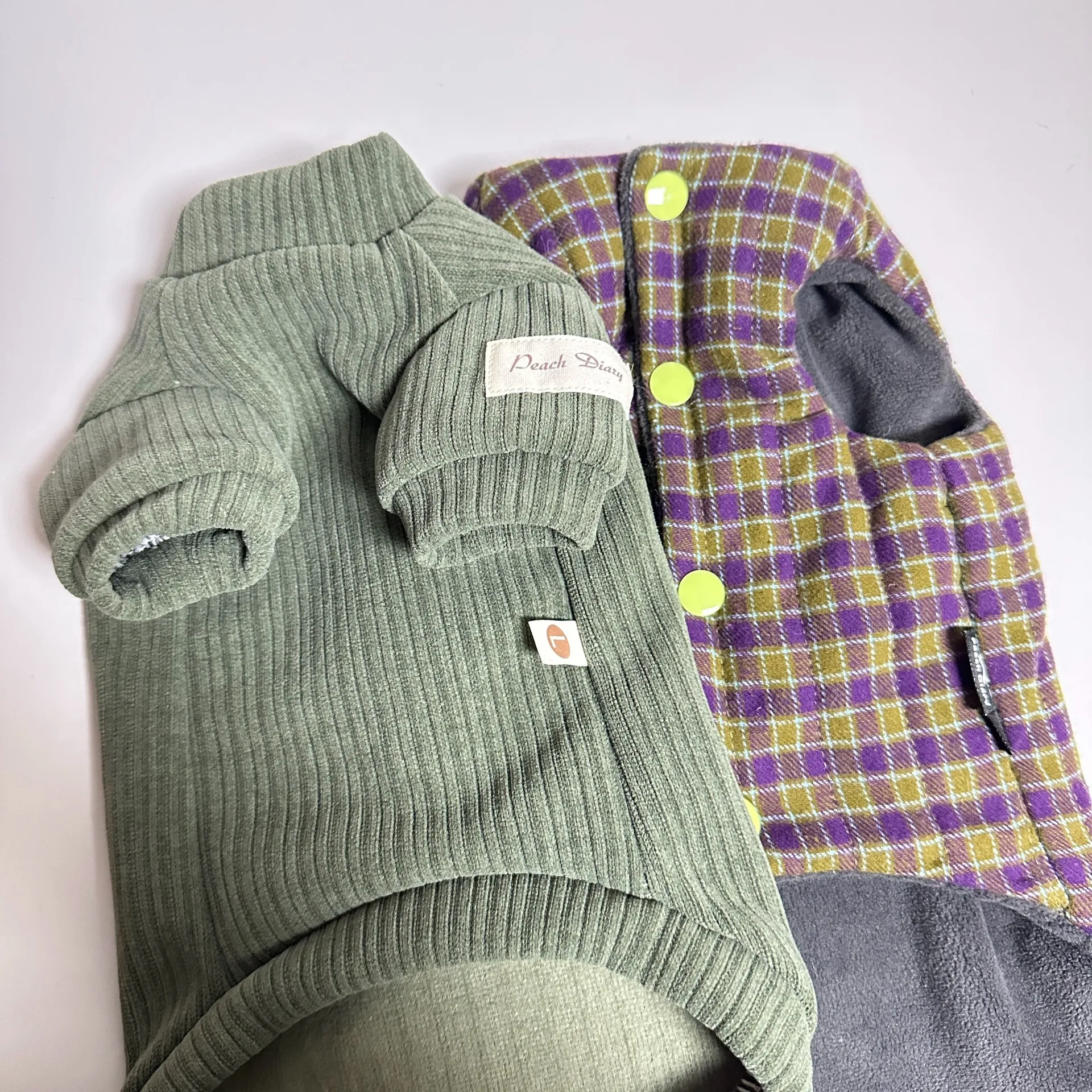 Зимний зеленый клетчатый костюм для кошек, толстый флисовый жилет, теплый подшерсток с длинными рукавами для безволосного кота, весенний свитшот для сфинкса
Зимний зеленый клетчатый костюм для кошек, толстый флисовый жилет, теплый подшерсток с длинными рукавами для безволосного кота, весенний свитшот для сфинкса