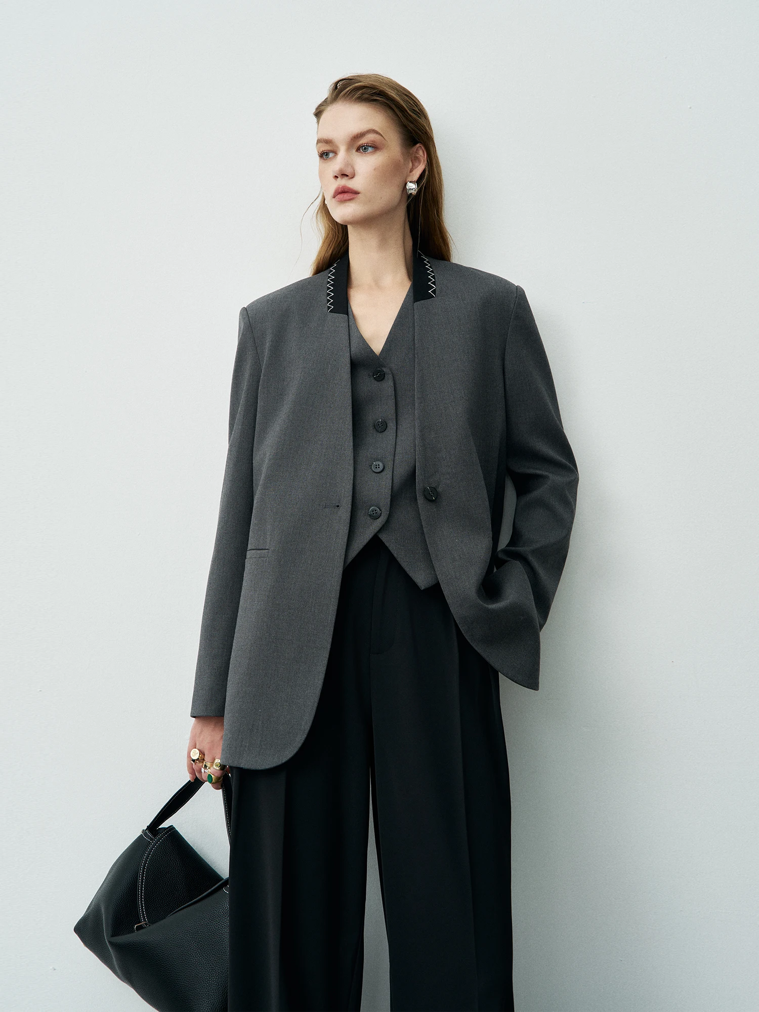 Minimalist Stylish High Intelligence Woolen Lapel Suit Jacket Women's Advanced Vest Set Original Design Straight Cut Long Sleeve
Minimalist Stylish High Intelligence Woolen Lapel Suit Jacket Women's Advanced Vest Set Original Design Straight Cut Long Sleeve