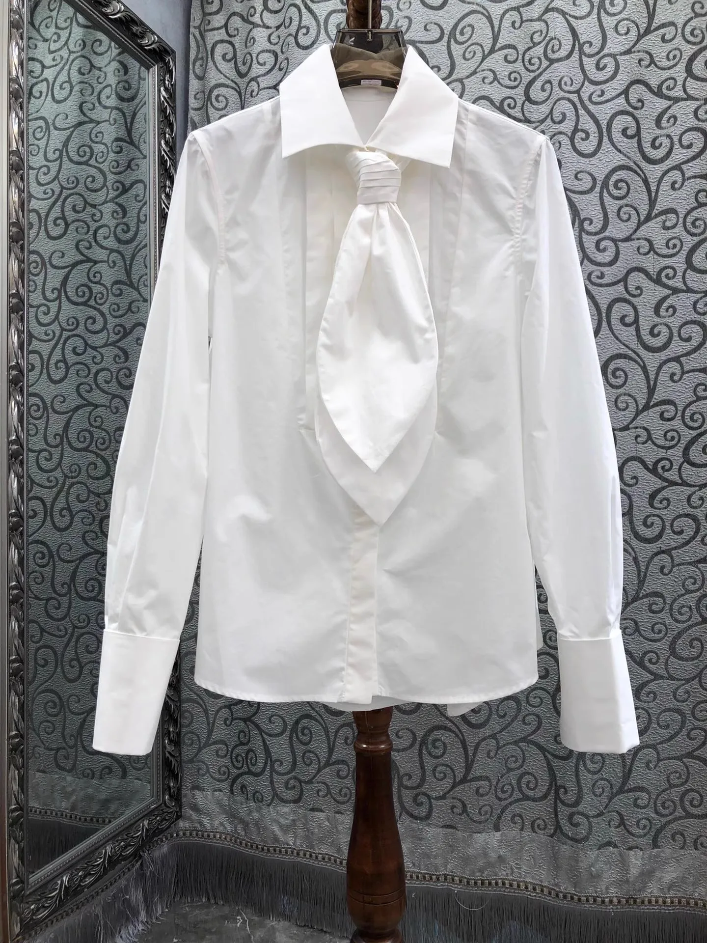 Top Quality Designer Blouse 2025 Summer Lady Turn-down Collar Bow Tie Deco Long Sleeve Sweet Pink White Cotton Shirt Clothing
Top Quality Designer Blouse 2025 Summer Lady Turn-down Collar Bow Tie Deco Long Sleeve Sweet Pink White Cotton Shirt Clothing