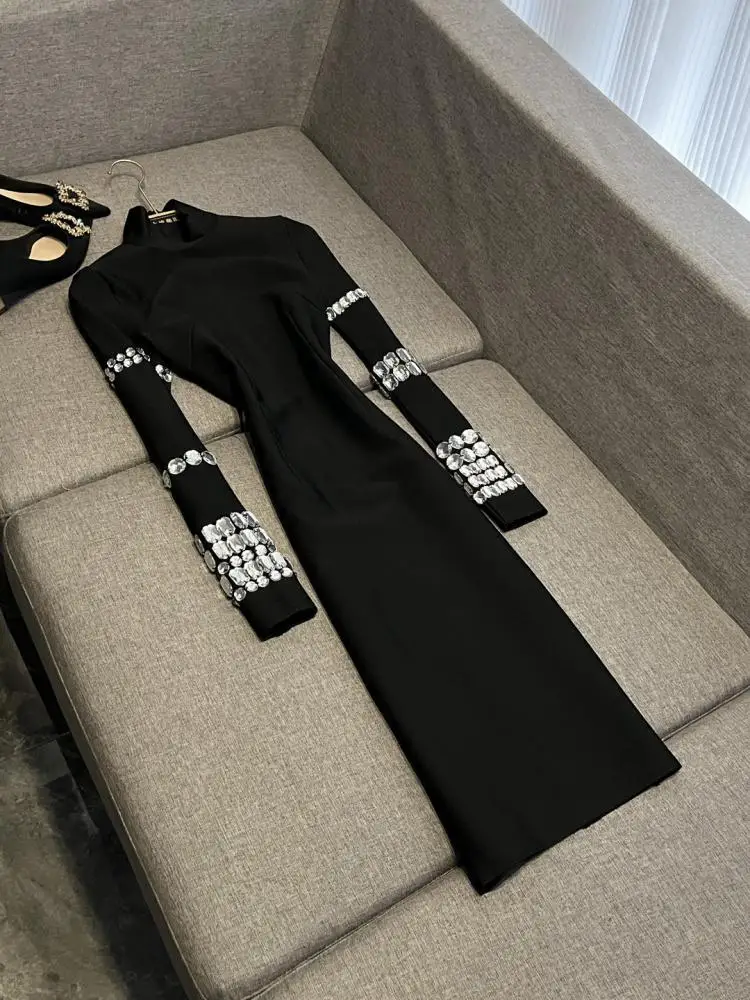 Облегающая юбка с эффектом похудения, украшенная стразами, модная, зимняя 2025, с высокой талией, длинная, с высоким воротником, для офиса и повседневной носки
Облегающая юбка с эффектом похудения, украшенная стразами, модная, зимняя 2025, с высокой талией, длинная, с высоким воротником, для офиса и повседневной носки