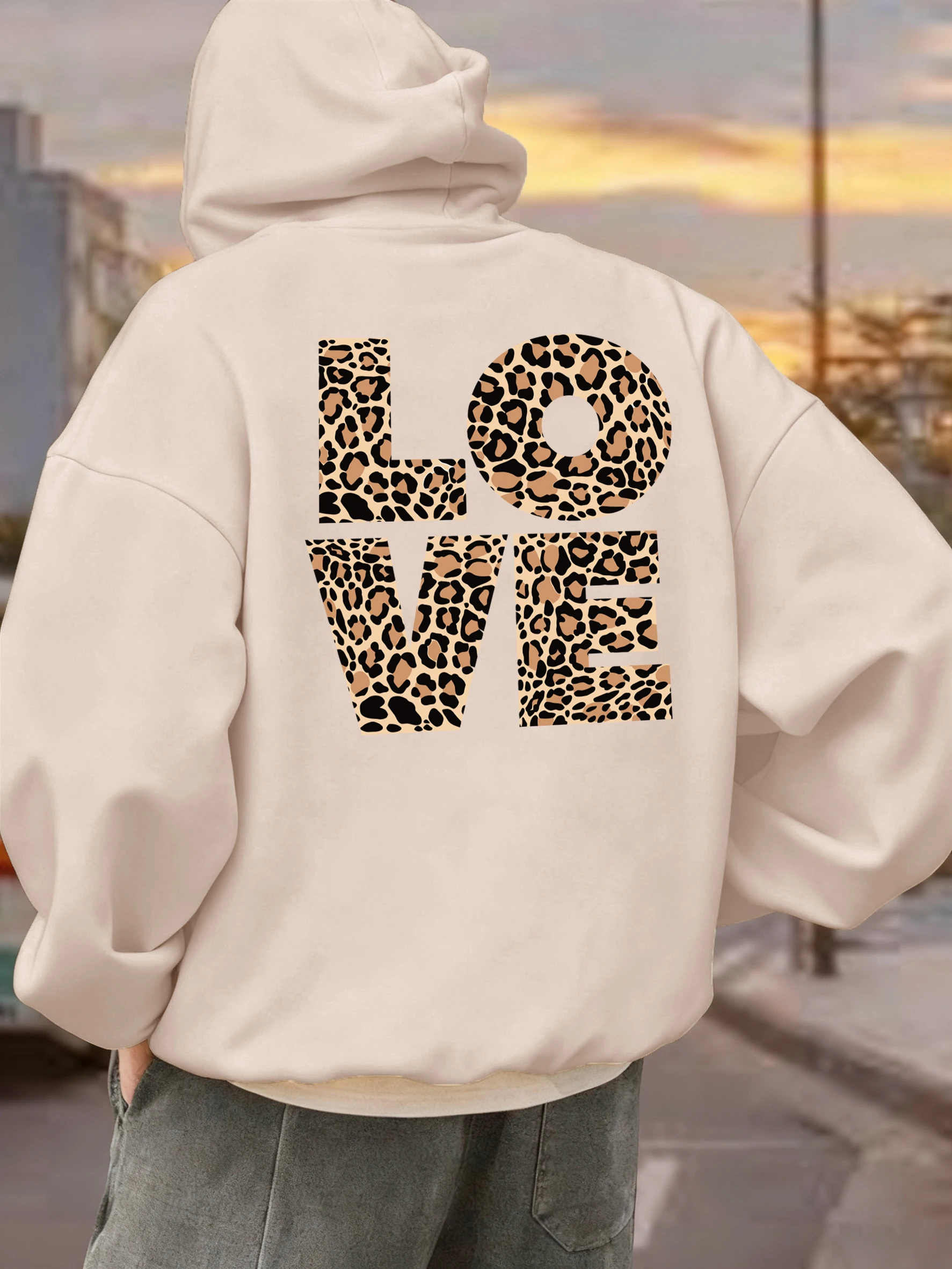 Мужская толстовка с леопардовым принтом и принтом «Любовь», свободные флисовые толстовки, осенние универсальные пуловеры, разноцветная спортивная одежда в стиле хип-хоп
Мужская толстовка с леопардовым принтом и принтом «Любовь», свободные флисовые толстовки, осенние универсальные пуловеры, разноцветная спортивная одежда в стиле хип-хоп