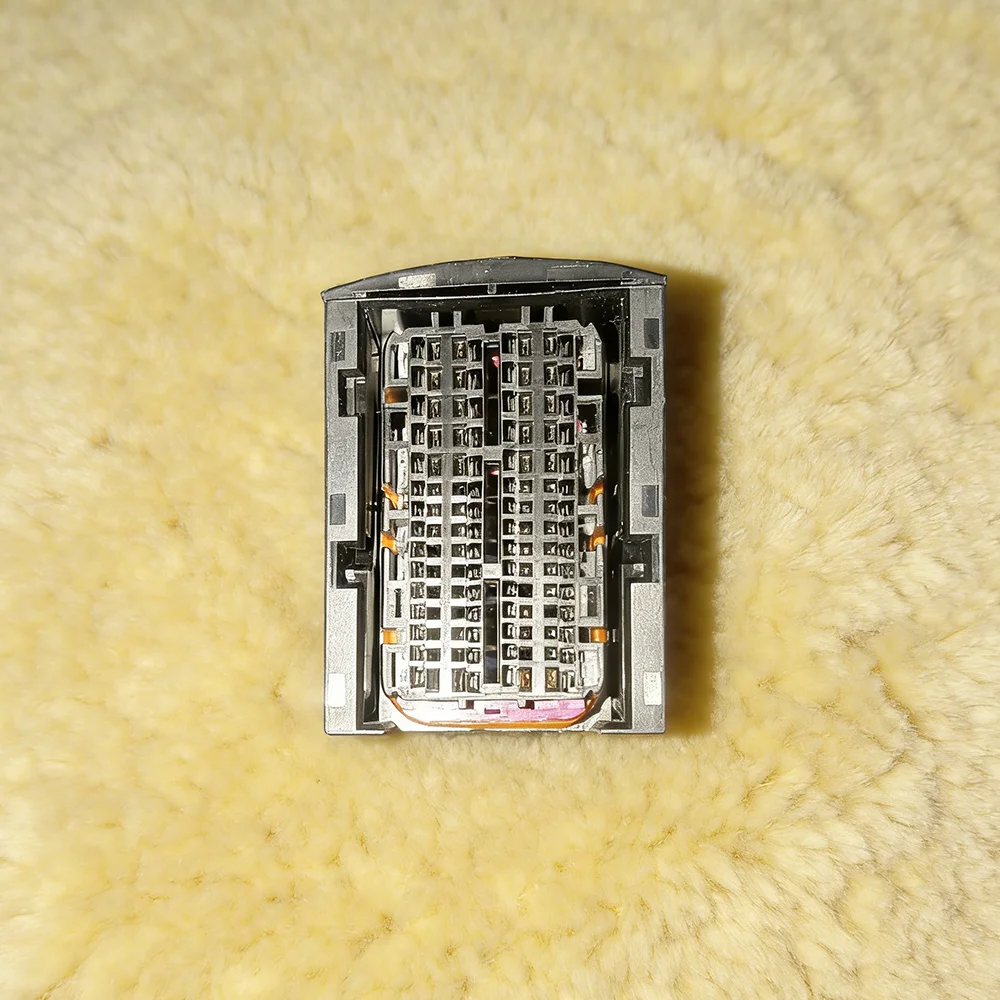 Оригинальный разъем для компьютерной платы ECU для VW Golf
Оригинальный разъем для компьютерной платы ECU для VW Golf