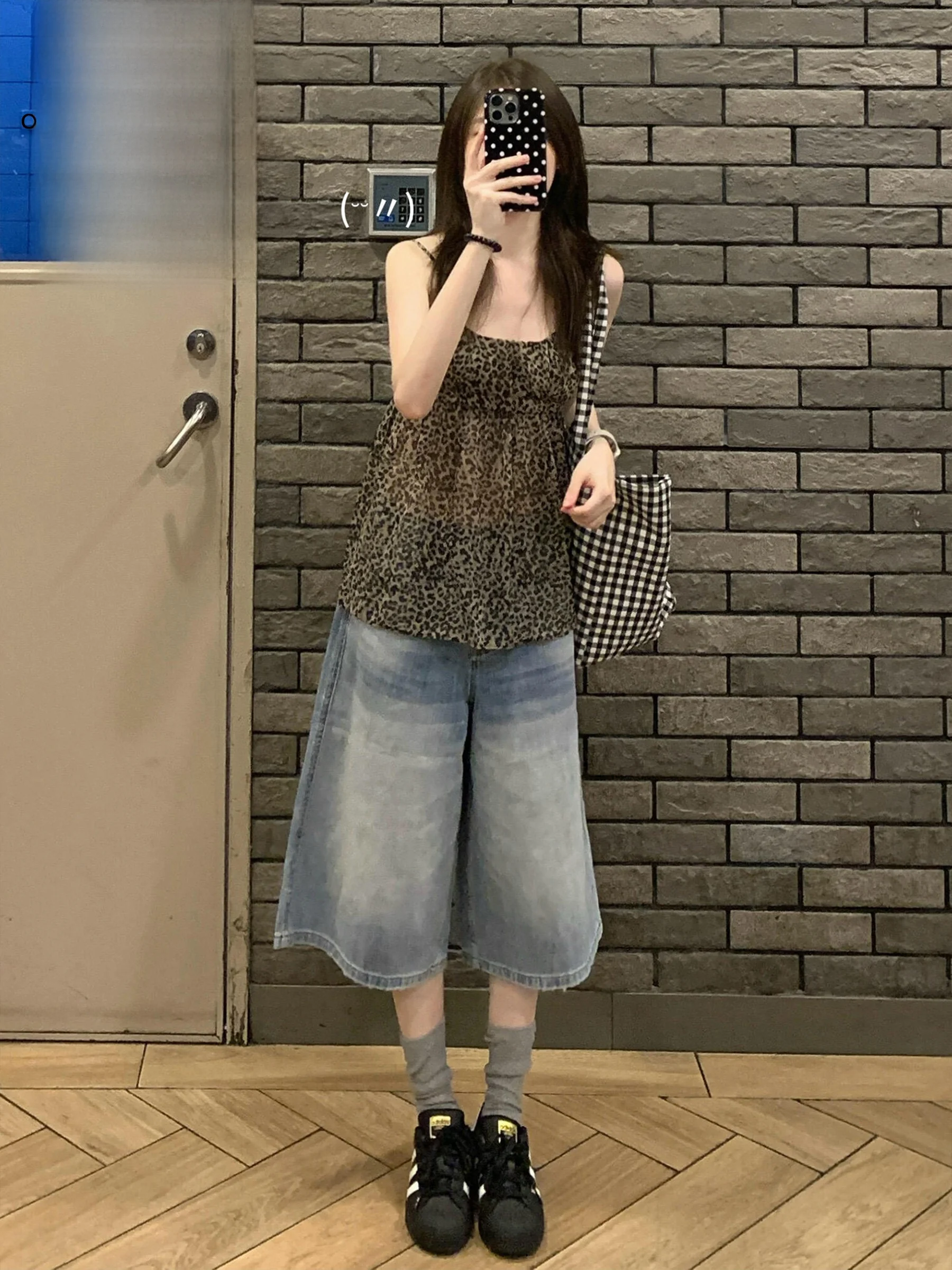 American Style High Waist Distressed Straight Leg Jeans Women's Summer Loose Fit Seven-Foot Blue Denim Shorts Casual Wear
American Style High Waist Distressed Straight Leg Jeans Women's Summer Loose Fit Seven-Foot Blue Denim Shorts Casual Wear
