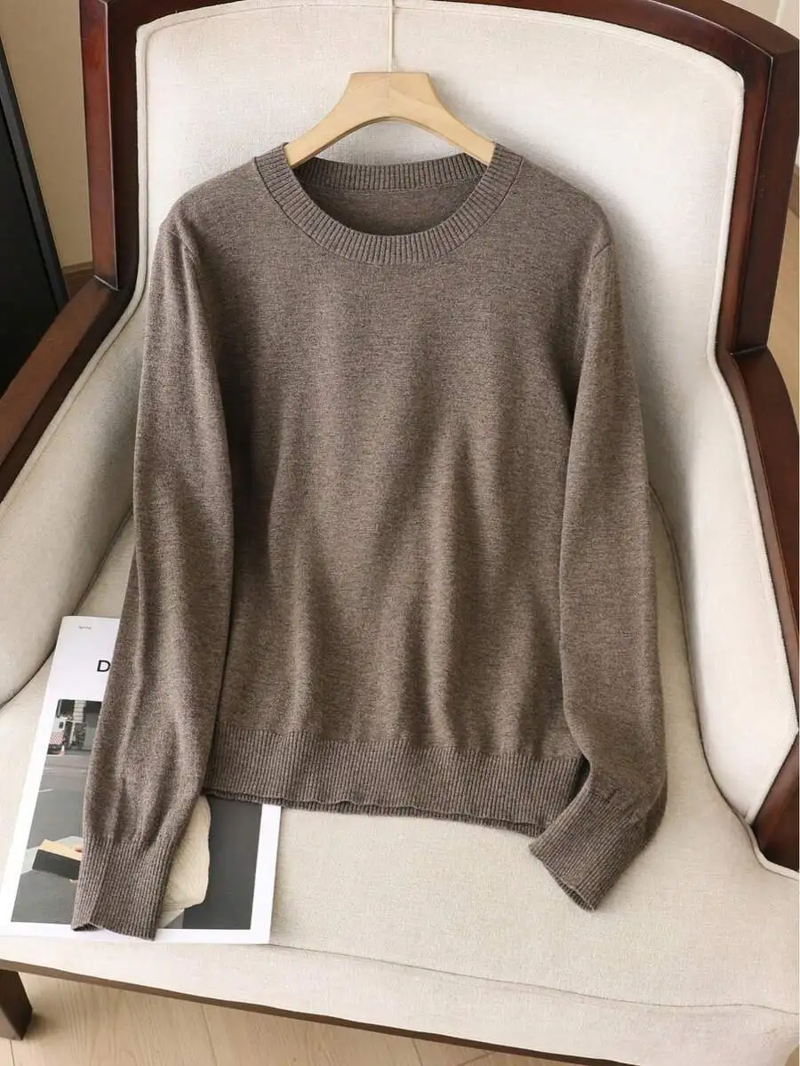 Women's Basic Lightweight Knit Sweater for Spring Autumn, Round Neck Long Sleeve Casual Top
Women's Basic Lightweight Knit Sweater for Spring Autumn, Round Neck Long Sleeve Casual Top