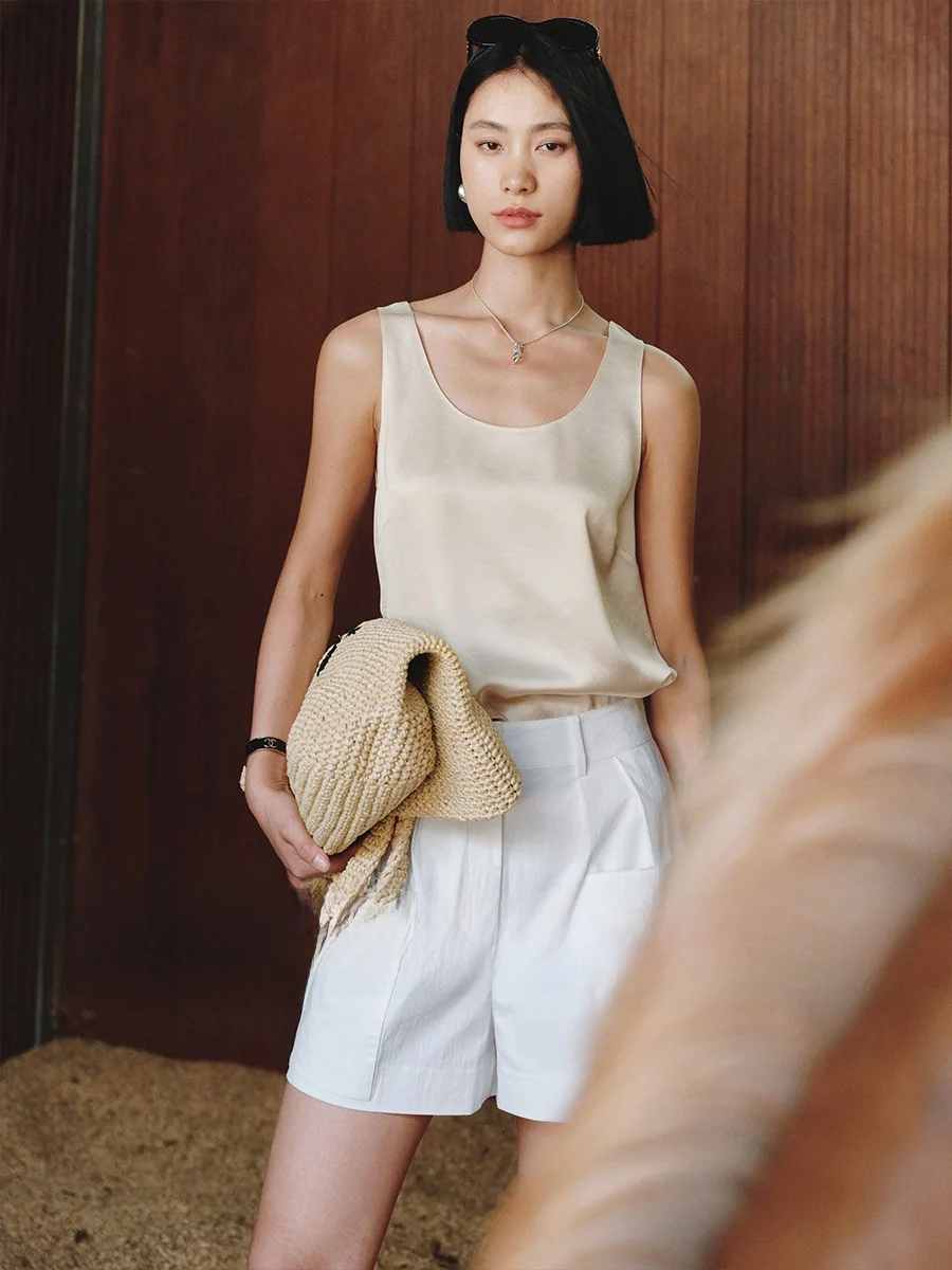 Amyy Studios Narrow Strap A-Line Vest Women's Elegant Shiny Acetate Polyester Blend Commute Style Casual Summer Top
Amyy Studios Narrow Strap A-Line Vest Women's Elegant Shiny Acetate Polyester Blend Commute Style Casual Summer Top
