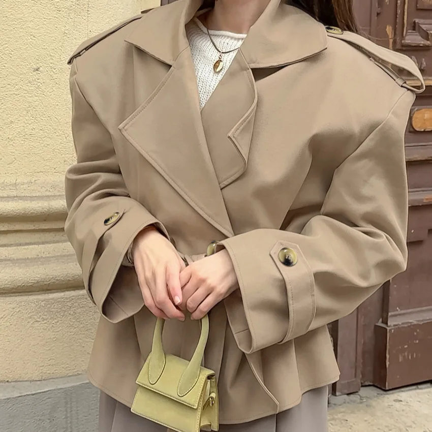 2025 Women Fall Lace-up Cropped Trench Coat Fashion Lapel Long Sleeves Wide Shoulder Windbreaker Jacket Commuting Daily Jackets
2025 Women Fall Lace-up Cropped Trench Coat Fashion Lapel Long Sleeves Wide Shoulder Windbreaker Jacket Commuting Daily Jackets