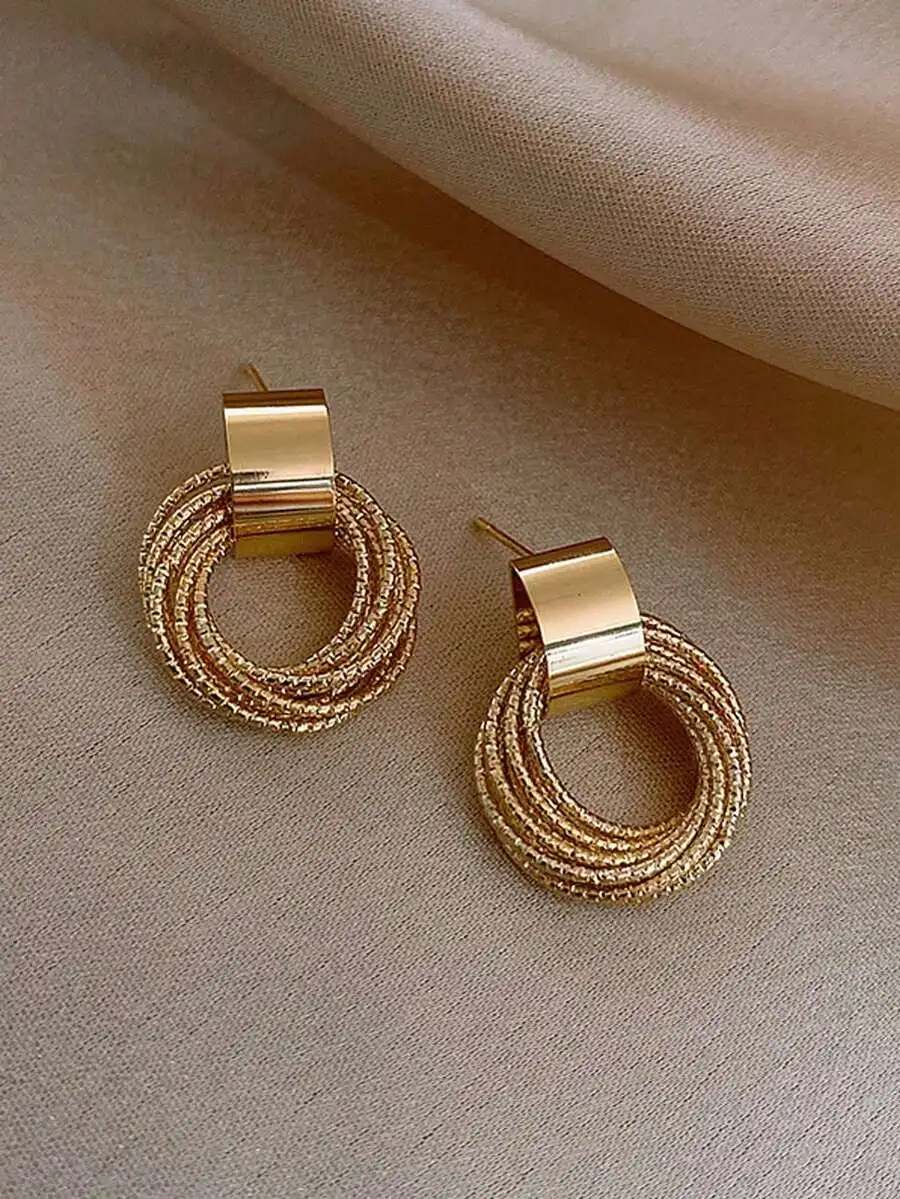 1pair Bridal Hollow Out Circle Earrings, Simple & Stylish Multi-Layered Wrap Stud Earrings For Women Party. Valentine's Day Acce
1pair Bridal Hollow Out Circle Earrings, Simple & Stylish Multi-Layered Wrap Stud Earrings For Women Party. Valentine's Day Acce