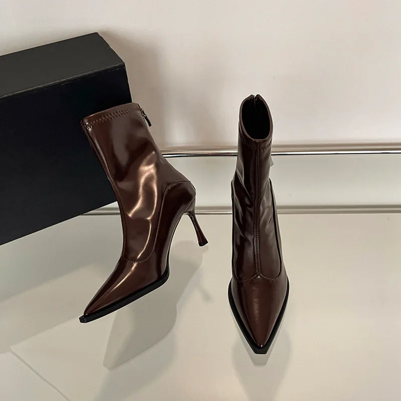 Женские ботильоны на высоком тонком каблуке из лакированной кожи с молнией сзади, в стиле пэчворк, для улицы
Женские ботильоны на высоком тонком каблуке из лакированной кожи с молнией сзади, в стиле пэчворк, для улицы