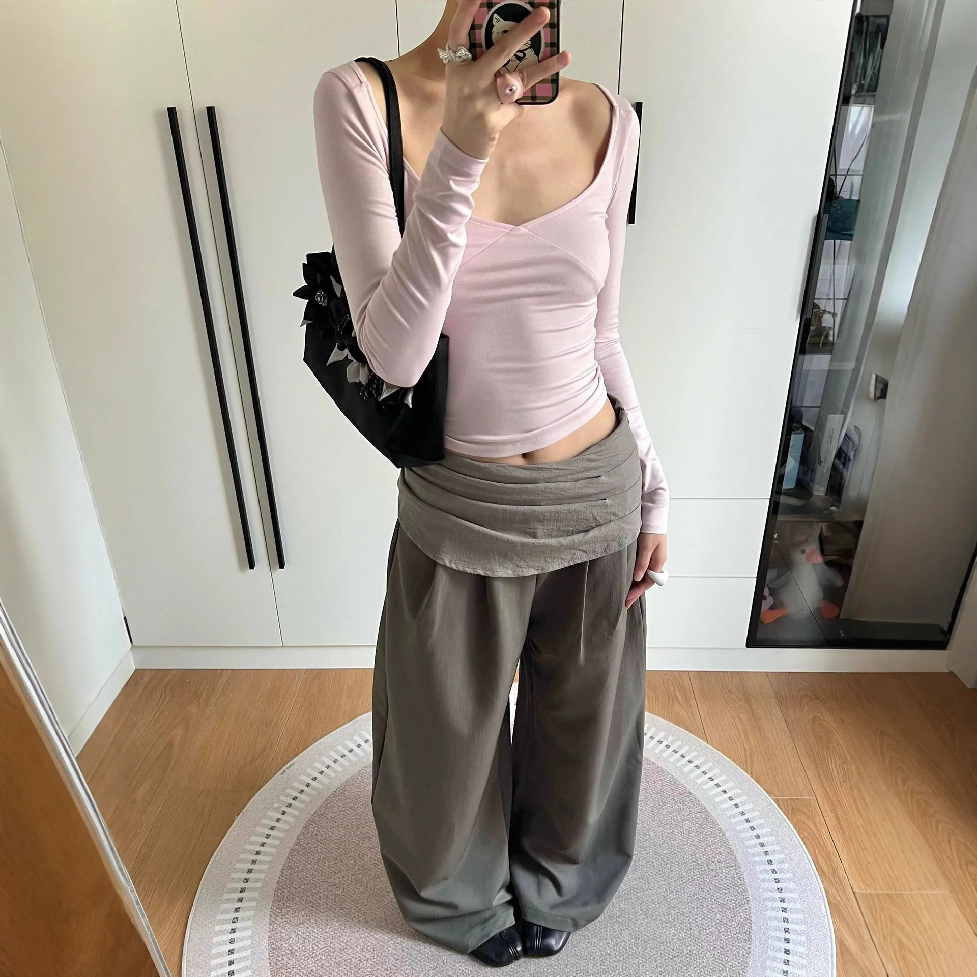 2026 Summer New Belt Pleated Floor Mopping Straight Solid Color Trousers
2026 Summer New Belt Pleated Floor Mopping Straight Solid Color Trousers