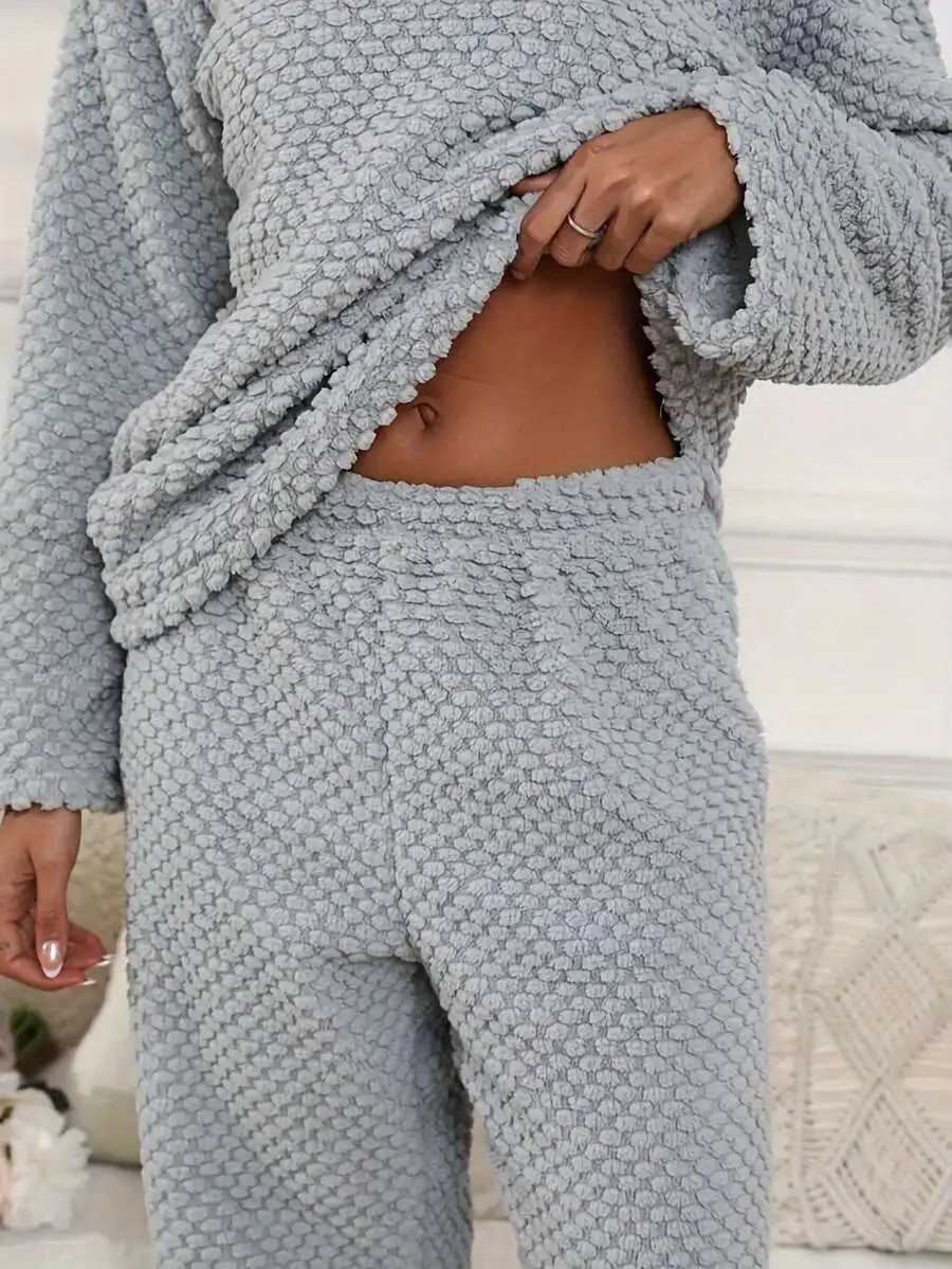 Solid Color Women Plush Fleece Thick Winter Pajamas Set Round Neck Long Sleeve Comfortable Home Wear
Solid Color Women Plush Fleece Thick Winter Pajamas Set Round Neck Long Sleeve Comfortable Home Wear