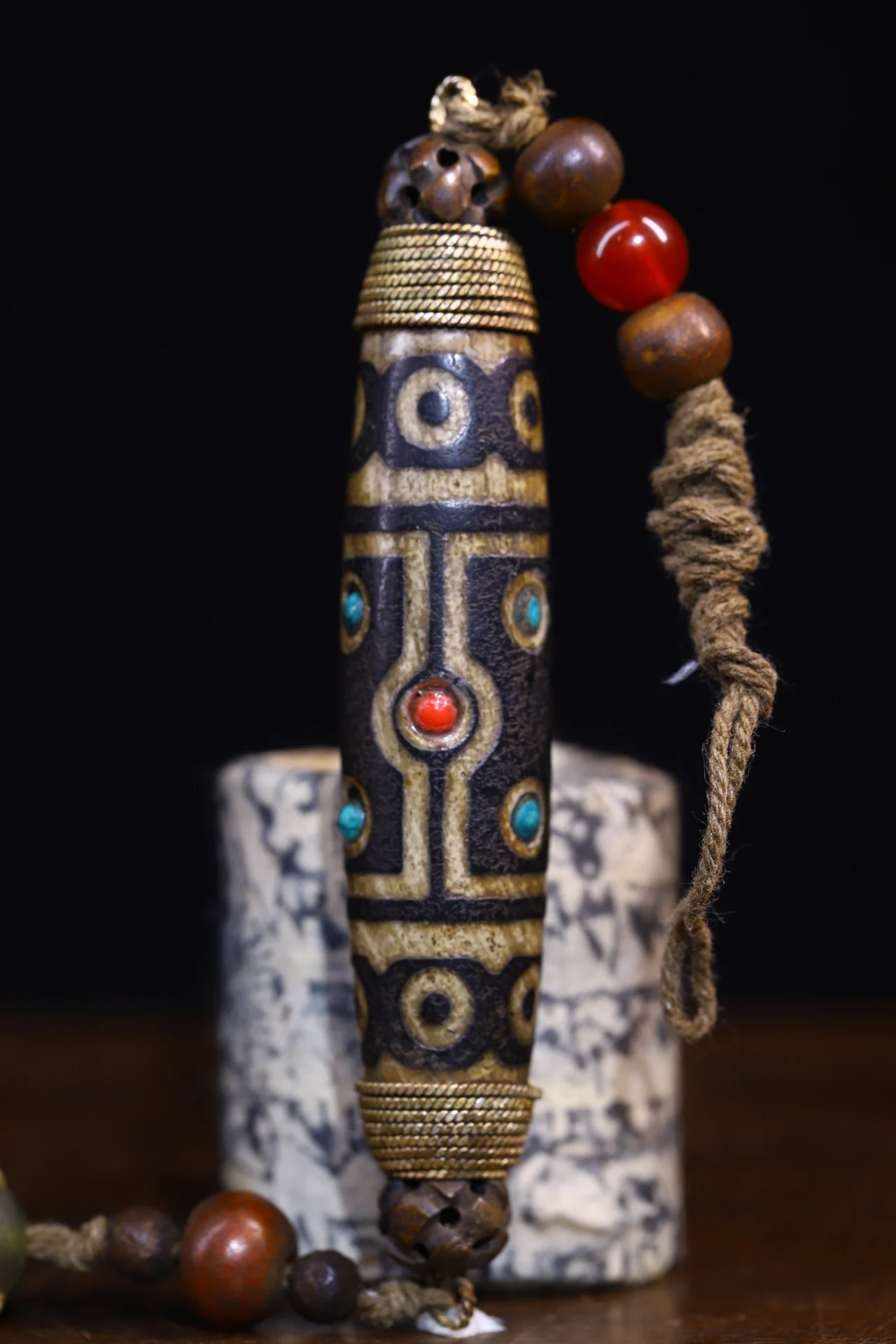 4"Tibetan Temple Collection Old Natural Agate mosaic Gem Dzi Beads nine eyeballs Amulet pendant Town house Exorcism
4"Tibetan Temple Collection Old Natural Agate mosaic Gem Dzi Beads nine eyeballs Amulet pendant Town house Exorcism