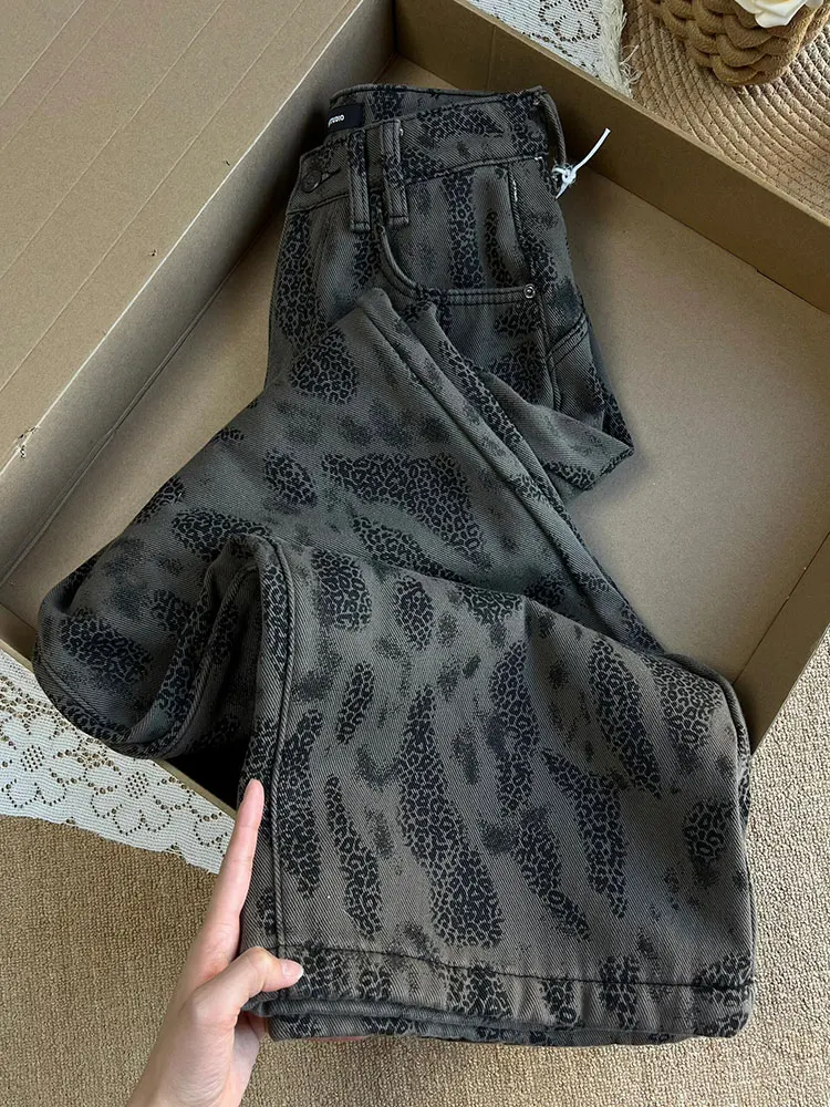 Retro Leopard Print Fce Lined Wide Leg Straight Cut Jeans Women's High Waist Slimming Loose Fit Floor Length Trousers
Retro Leopard Print Fce Lined Wide Leg Straight Cut Jeans Women's High Waist Slimming Loose Fit Floor Length Trousers