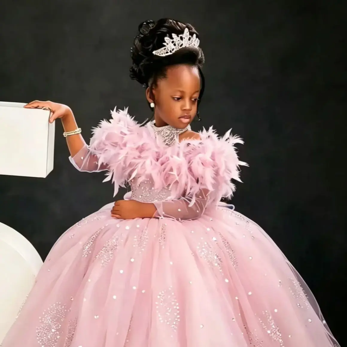 Customized Flower Girl Dresses for Wedding Beading Feathers Sequins Floor Lenght Kids Birthday Party First Communion Gowns
Customized Flower Girl Dresses for Wedding Beading Feathers Sequins Floor Lenght Kids Birthday Party First Communion Gowns