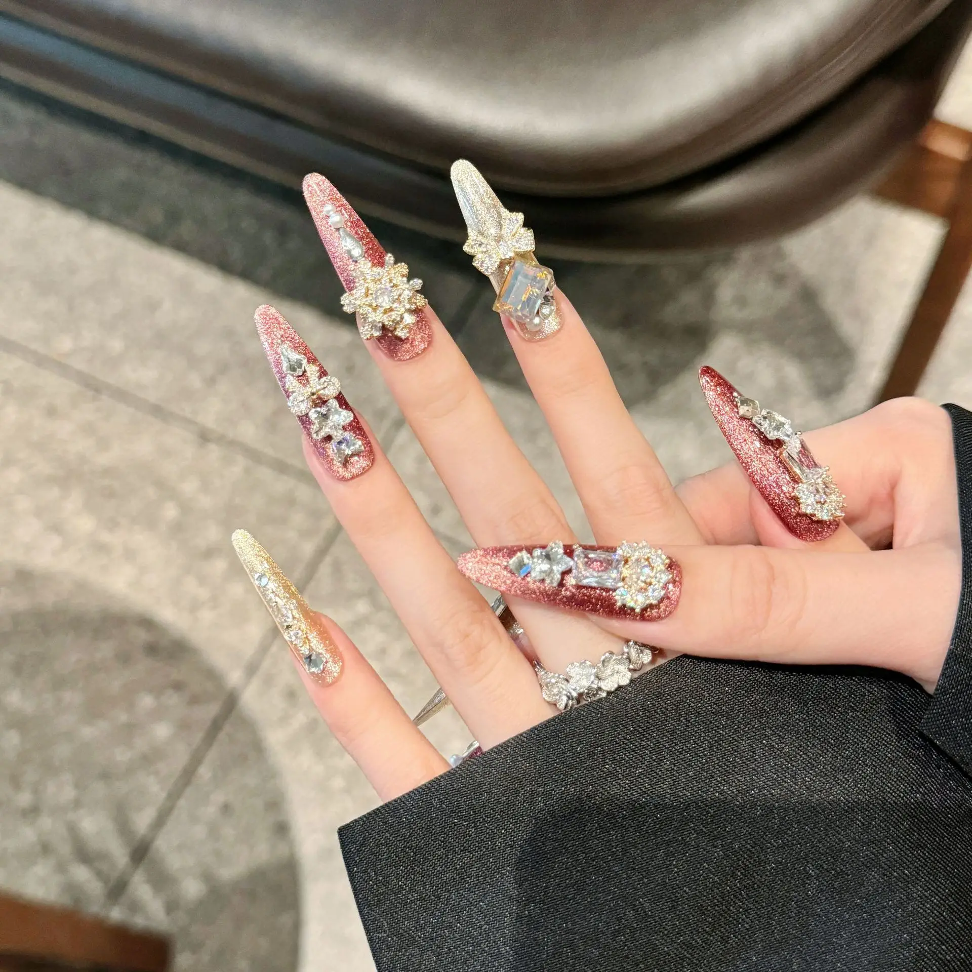 Rotating fireworks heavy industry luxury zircon full of diamonds Love God descended gold powder princess cat eye hand wear nail
Rotating fireworks heavy industry luxury zircon full of diamonds Love God descended gold powder princess cat eye hand wear nail