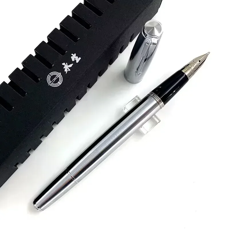 Горячая новинка: перьевая ручка Yongsheng 601A Vacumatic с поршневым механизмом, из нержавеющей стали, с пером EF/F, серебряным колпачком. Роскошный подарок для офиса и школы.
Горячая новинка: перьевая ручка Yongsheng 601A Vacumatic с поршневым механизмом, из нержавеющей стали, с пером EF/F, серебряным колпачком. Роскошный подарок для офиса и школы.