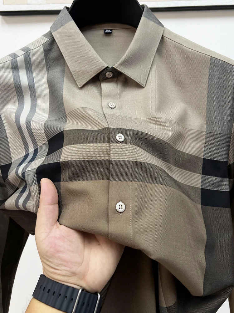 Casual Long Sve irt Men's Mid-Year No-Iron Plaid Faion Autumn Wear Top Stand Fit Button Design Daily Wear
Casual Long Sve irt Men's Mid-Year No-Iron Plaid Faion Autumn Wear Top Stand Fit Button Design Daily Wear