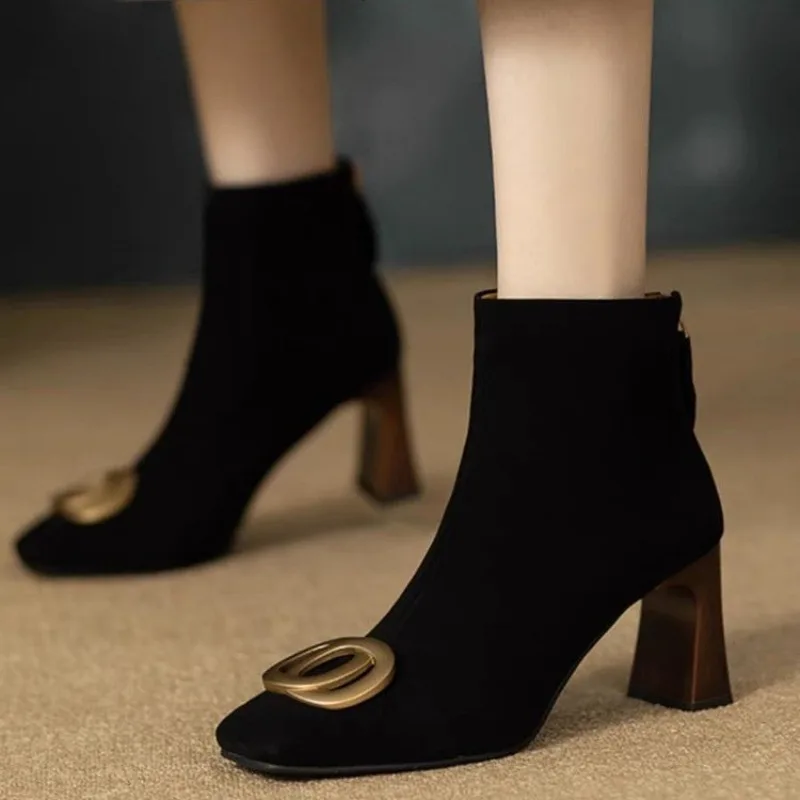 Black Autumn Winter High Quality Zipper Design High Heel Womens Boots Trend Metal Decoration Casual Party Women's Ankle Boots
Black Autumn Winter High Quality Zipper Design High Heel Womens Boots Trend Metal Decoration Casual Party Women's Ankle Boots