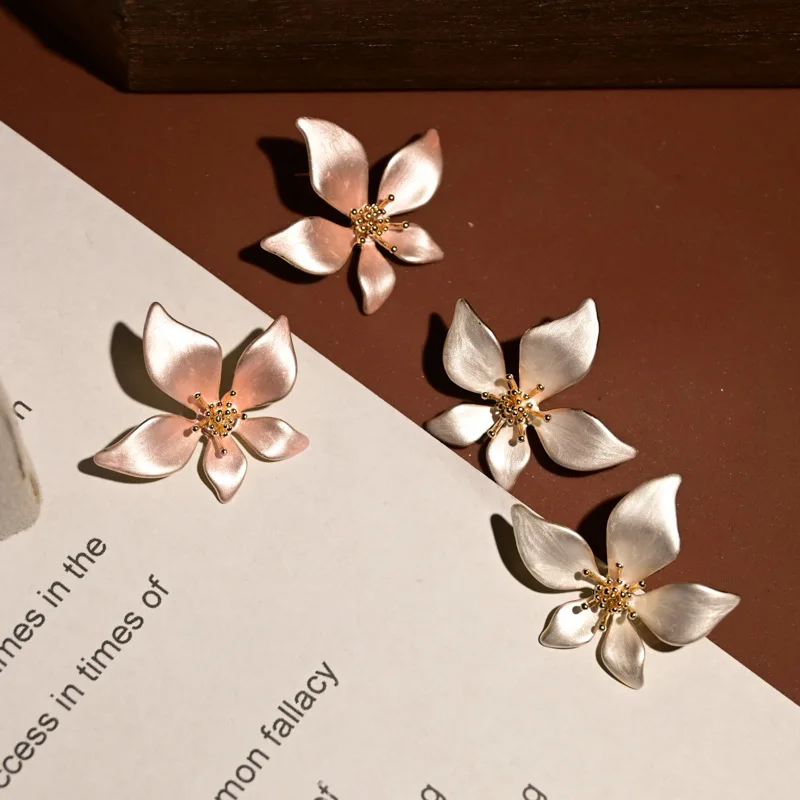 New High-end Five-petal Flower Matte Brushed Rose Gold Plated Gentle Temperament Earrings Daily Commuting Elegant Autumn Winter
New High-end Five-petal Flower Matte Brushed Rose Gold Plated Gentle Temperament Earrings Daily Commuting Elegant Autumn Winter