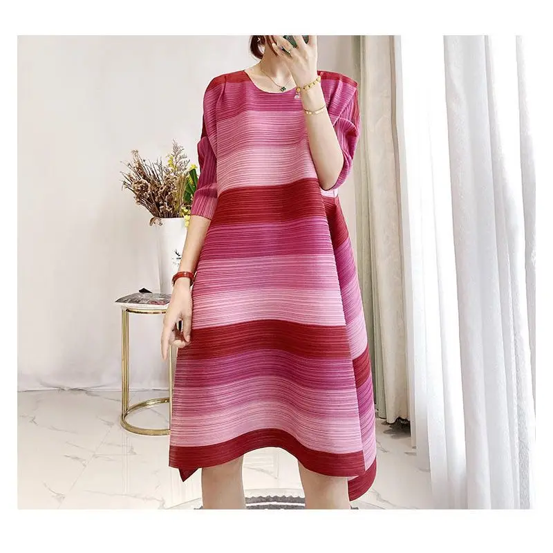 Early Autumn Color Blocking Age Reducing Striped Dress For Women 2026 Fashion Commuting Pleated Knee Length Midi Skirt
Early Autumn Color Blocking Age Reducing Striped Dress For Women 2026 Fashion Commuting Pleated Knee Length Midi Skirt