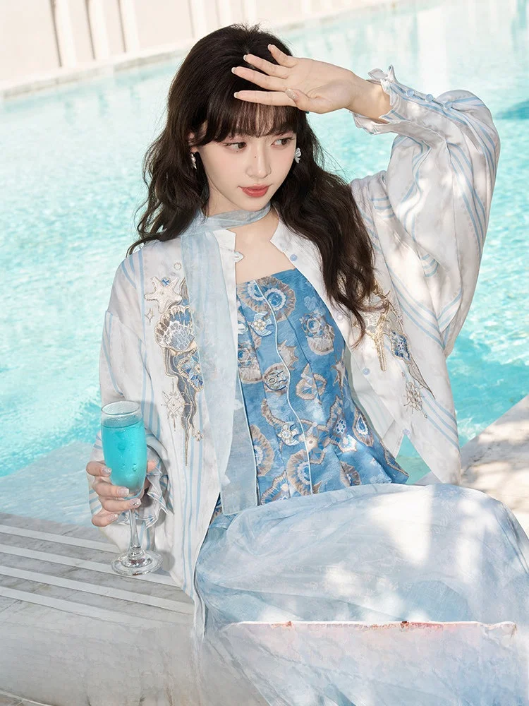 Новинка! Комплект из 13 предметов: женский повседневный костюм с принтом «Красные бобы, Весенняя бризовая волна и Луна» в национальном стиле.
Новинка! Комплект из 13 предметов: женский повседневный костюм с принтом «Красные бобы, Весенняя бризовая волна и Луна» в национальном стиле.