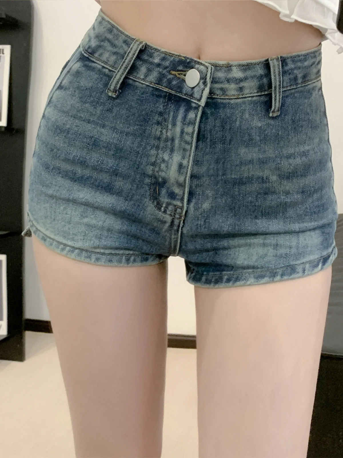 Джинсы EU IIWAN Sexy Spicy для женщин, с низкой/средней посадкой, из смесового хлопка и полиэстера, прямые брюки, лето 2025, новинка
Джинсы EU IIWAN Sexy Spicy для женщин, с низкой/средней посадкой, из смесового хлопка и полиэстера, прямые брюки, лето 2025, новинка