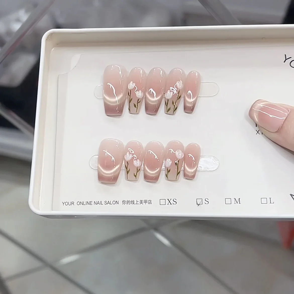 10pcs French Style Handmade Wearable Nail Tips with Pink Tulip Design Long Oval Shaped Press-on Nails Floral Pattern Fake Nails
10pcs French Style Handmade Wearable Nail Tips with Pink Tulip Design Long Oval Shaped Press-on Nails Floral Pattern Fake Nails