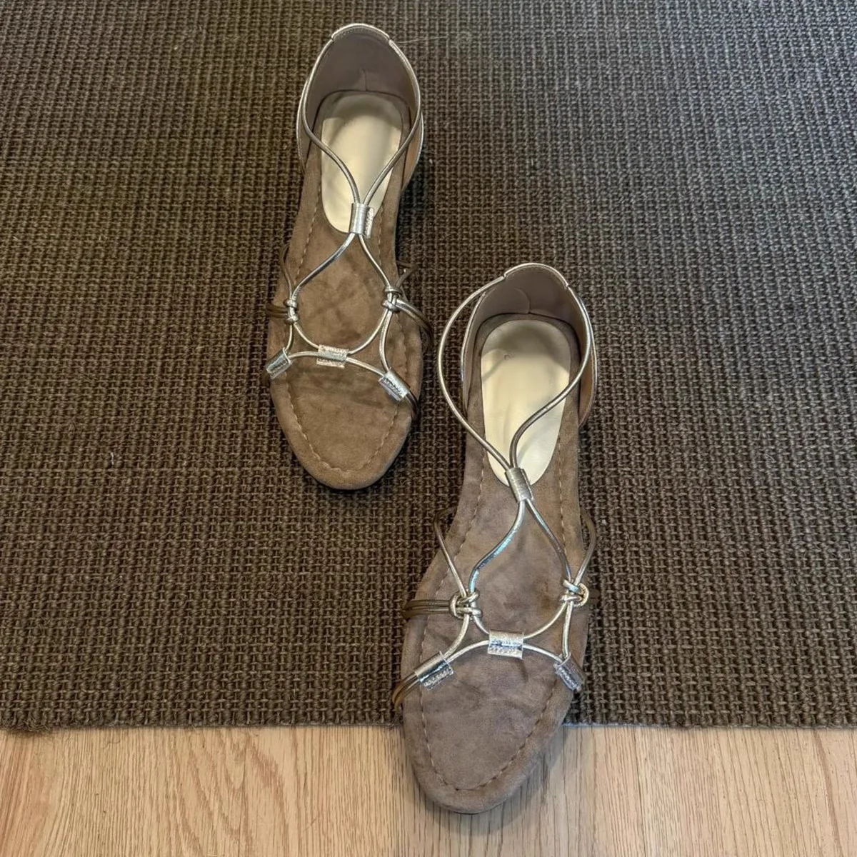 Vintage Niche Woven Soft-soled Open-toed Roman Sandals Shoes Women's Vacation Style Temperament with Skirt Round Head Sandalias
Vintage Niche Woven Soft-soled Open-toed Roman Sandals Shoes Women's Vacation Style Temperament with Skirt Round Head Sandalias