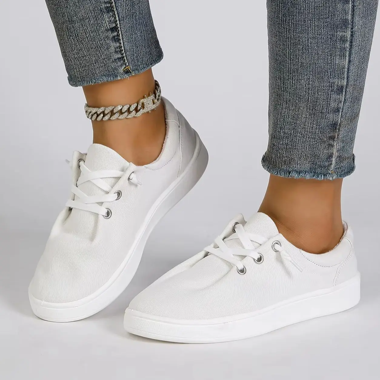 Korean-Style Ins-Style Relaxed White Sneakers, Lightweight Soft-Soled Casual Shoes for Commuting, Versatile Flat Shoes for Students
Korean-Style Ins-Style Relaxed White Sneakers, Lightweight Soft-Soled Casual Shoes for Commuting, Versatile Flat Shoes for Students