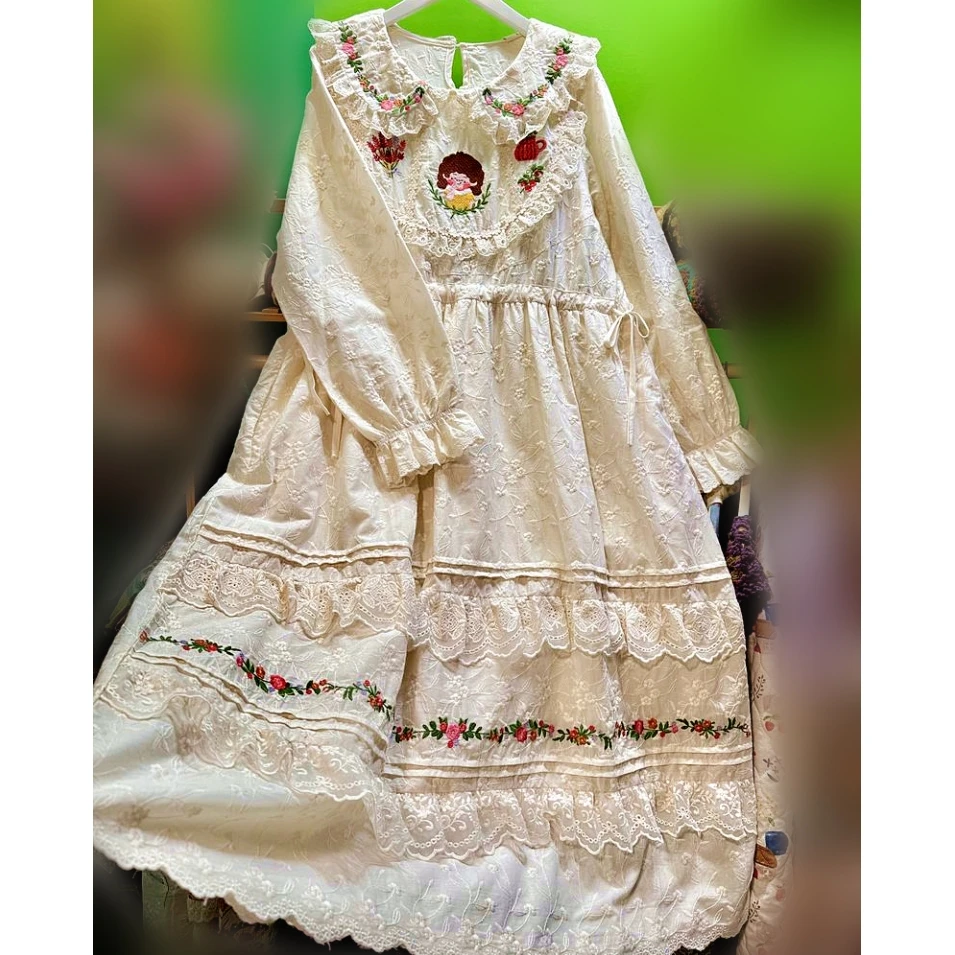 Female Vintage Cotton Lace Embroidery Kawaii Sweet Evening Long Dress Retro Mori Girl Cottagecore Harajuku Lolita Midi Dress
Female Vintage Cotton Lace Embroidery Kawaii Sweet Evening Long Dress Retro Mori Girl Cottagecore Harajuku Lolita Midi Dress