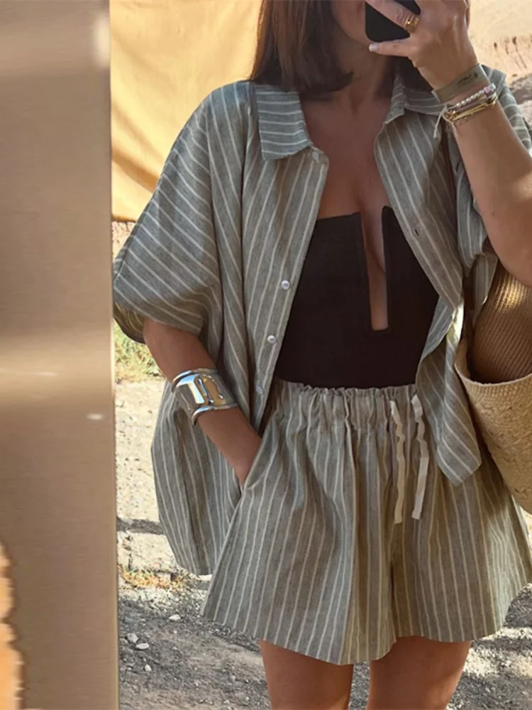 Summer Casual Set Chic Striped Short Sleeve Single Breasted Turn-down Collar Shirt And Lace Up Short Pant 2026 Streetwear
Summer Casual Set Chic Striped Short Sleeve Single Breasted Turn-down Collar Shirt And Lace Up Short Pant 2026 Streetwear