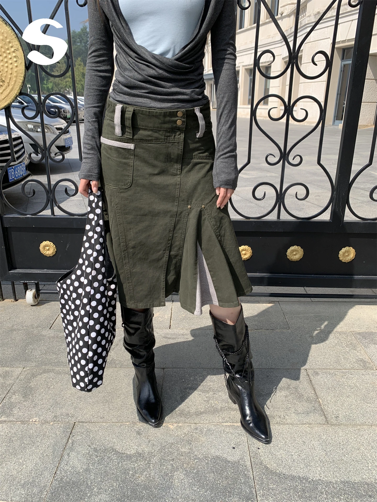 Асимметричный дизайн Fi Tail Hem Повседневная универсальная уличная юбка трапециевидной формы в стиле ретро Sp at Брендовые женские юбки
Асимметричный дизайн Fi Tail Hem Повседневная универсальная уличная юбка трапециевидной формы в стиле ретро Sp at Брендовые женские юбки