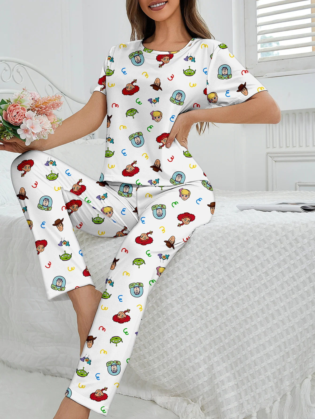 Women's 2-piece Disney Toy Story Cute Cartoon Pattern Short sleeved Top and Pants Nightwear Home Clothes
Women's 2-piece Disney Toy Story Cute Cartoon Pattern Short sleeved Top and Pants Nightwear Home Clothes