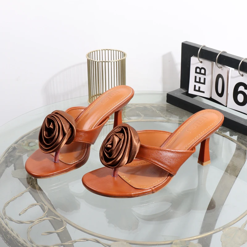 High heeled flip flops 205 summer toe clip flower stilettos black round head wearing foreign sandals black women shoes
High heeled flip flops 205 summer toe clip flower stilettos black round head wearing foreign sandals black women shoes