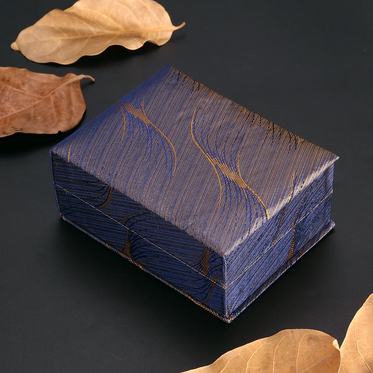 Chic Jewelry Gift Box Large Pendant Holder Brocade Cloth Easy Open Close Premium Material Refined Craftsmanship
Chic Jewelry Gift Box Large Pendant Holder Brocade Cloth Easy Open Close Premium Material Refined Craftsmanship