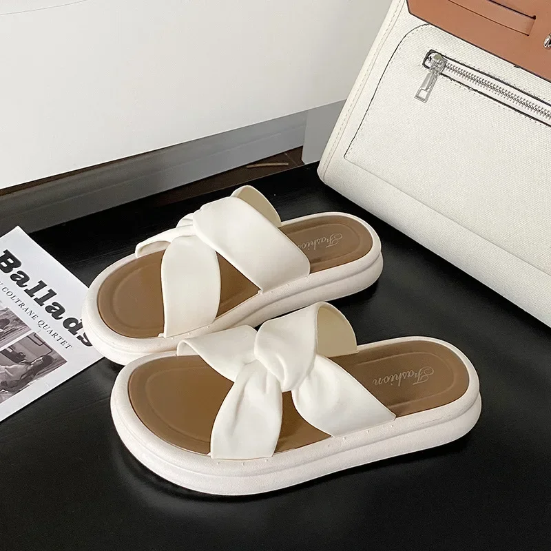 Versatile Thick Bottom Sandals Women's Summer New Outerwear Fashionable Crossbody Elegant Thick Bottom Beach Slippers
Versatile Thick Bottom Sandals Women's Summer New Outerwear Fashionable Crossbody Elegant Thick Bottom Beach Slippers