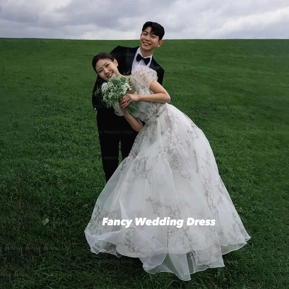 Fancy Princess Print Lace Wedding Dress Korea Photo Shoot Square Neck Short Sleeve Evening Dresses Back Corset 웨딩드레스 Customzied
Fancy Princess Print Lace Wedding Dress Korea Photo Shoot Square Neck Short Sleeve Evening Dresses Back Corset 웨딩드레스 Customzied