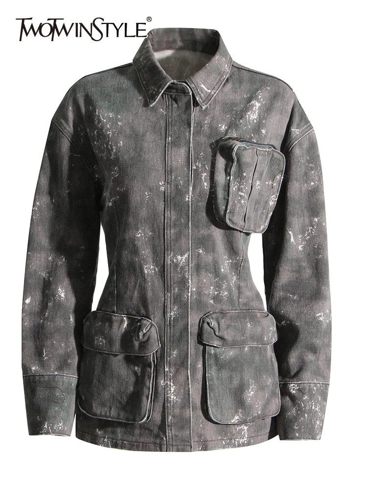 TWOTWINSTYLE Temperament Denim Jackets For Women Lapel Long Sleeve Single Breasted Loose Camouflage Jacket Female Fashion 2023
TWOTWINSTYLE Temperament Denim Jackets For Women Lapel Long Sleeve Single Breasted Loose Camouflage Jacket Female Fashion 2023