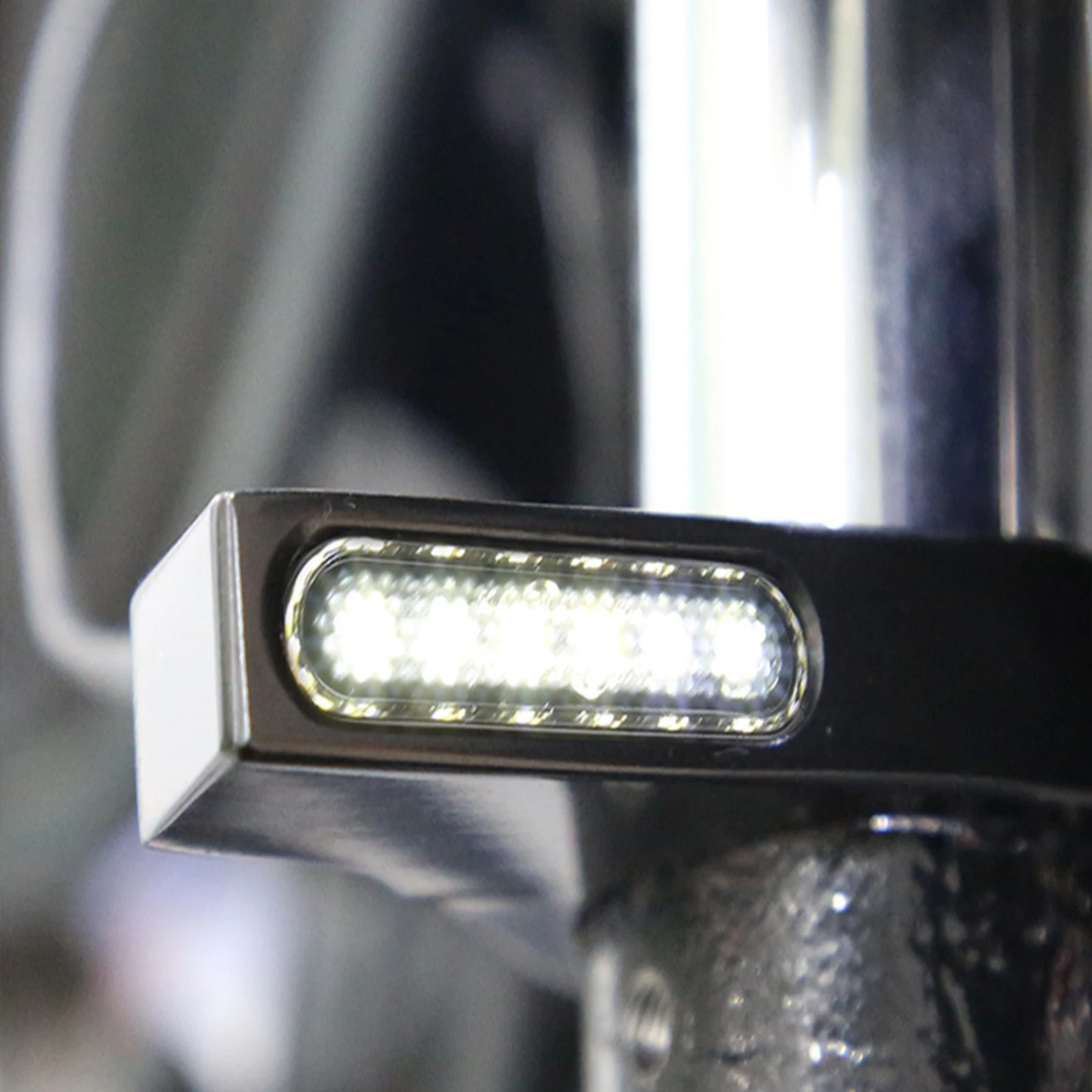 Светодиодная поворотная лампа из алюминиевого сплава, светодиодная лампа для мотоцикла, светодиодная поворотная янтарная вилка для мотоцикла, зажим для трубки для мотоцикла
Светодиодная поворотная лампа из алюминиевого сплава, светодиодная лампа для мотоцикла, светодиодная поворотная янтарная вилка для мотоцикла, зажим для трубки для мотоцикла