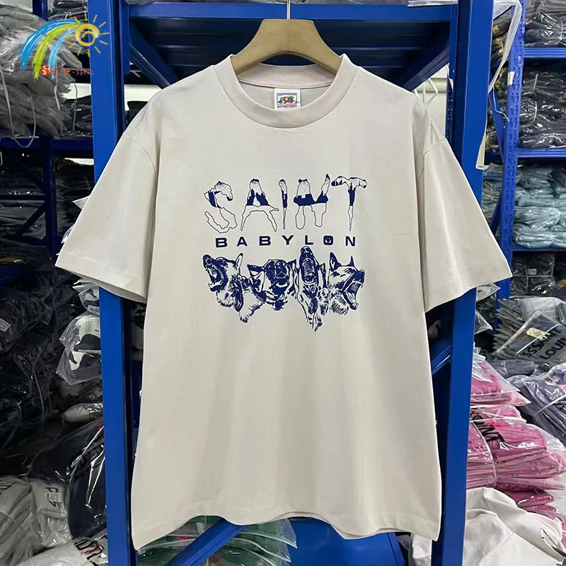 25SS High Street Винтажная цементная белая футболка Saint для мужчин и женщин, хлопковая футболка лучшего качества с графическим принтом и короткими рукавами, бирки
25SS High Street Винтажная цементная белая футболка Saint для мужчин и женщин, хлопковая футболка лучшего качества с графическим принтом и короткими рукавами, бирки