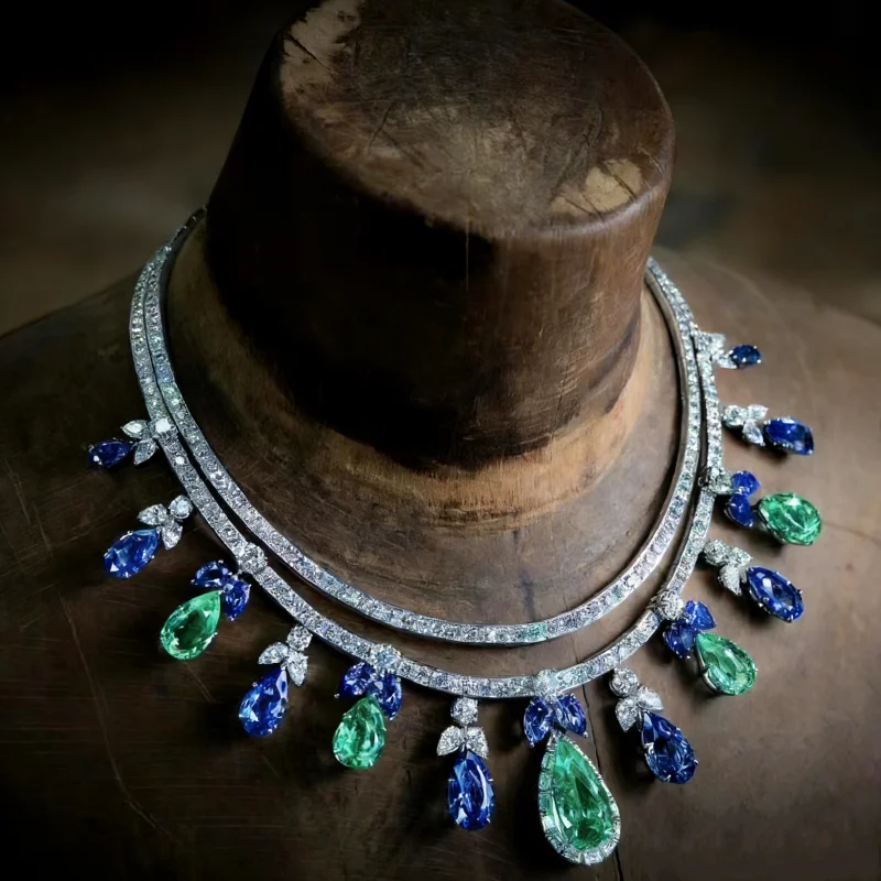BELLUX Luxury Party Necklace Synthetic Paraiba Green Water Drop Shaped Sapphire 925 Silver High-end Jewelry
BELLUX Luxury Party Necklace Synthetic Paraiba Green Water Drop Shaped Sapphire 925 Silver High-end Jewelry