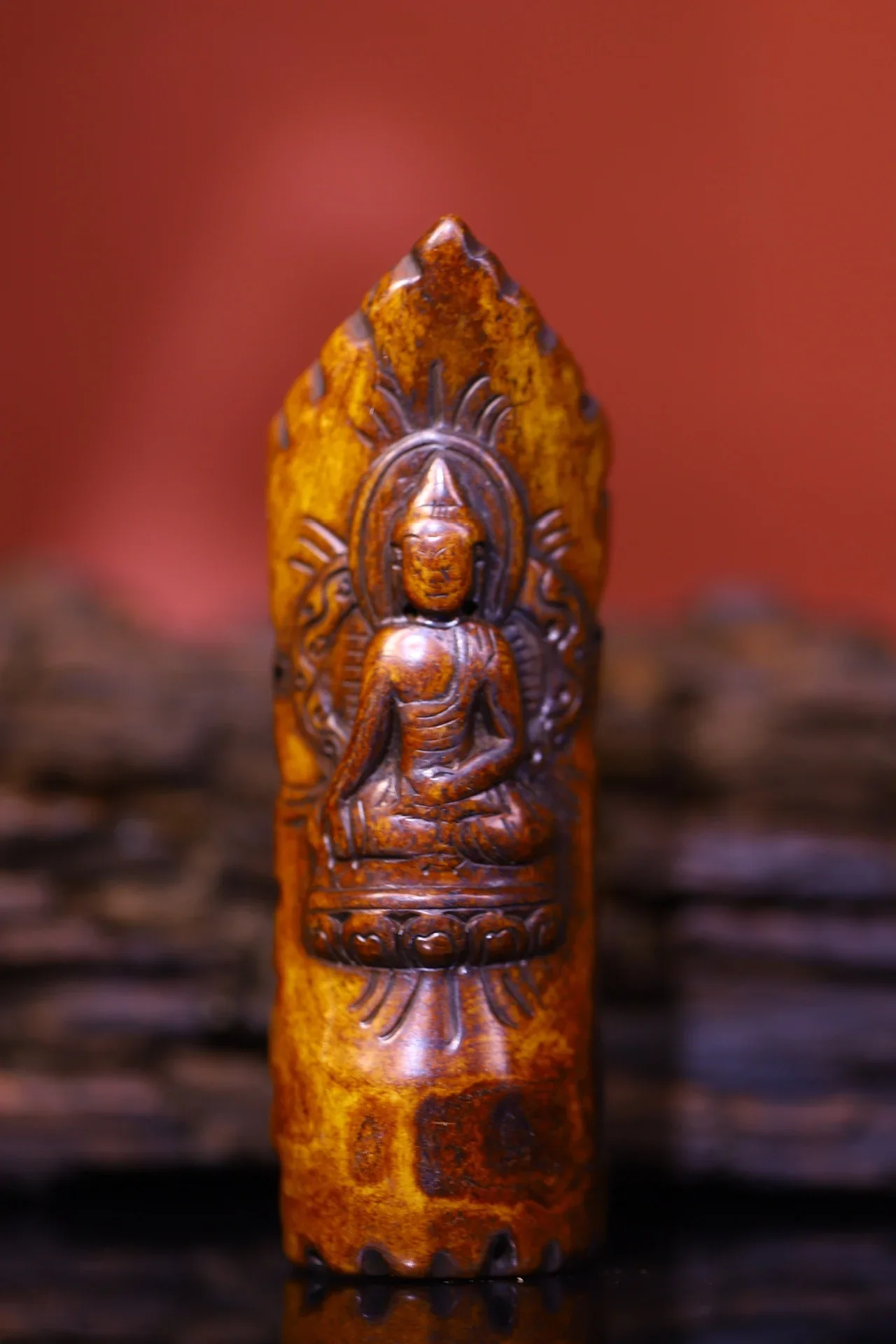 2"Tibetan Temple Collection Old Gabbra Cinnabar Buddha Clothes Piece Shakyamuni Amitabha Buddha Card Pendant Amulet Town house
2"Tibetan Temple Collection Old Gabbra Cinnabar Buddha Clothes Piece Shakyamuni Amitabha Buddha Card Pendant Amulet Town house